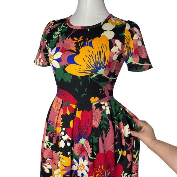 LulaRoe Bold Floral Amelia Dress size Small - Picture 6 of 9